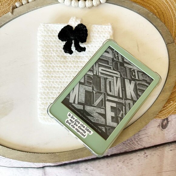 Black & White Kindle Case Pouch with Magnetic Closure and Bow - Picture 4 of 4